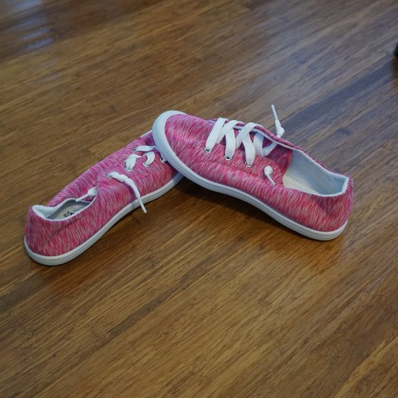 Mia Girl Tennis Shoe Size 4 - Picture 1 of 2